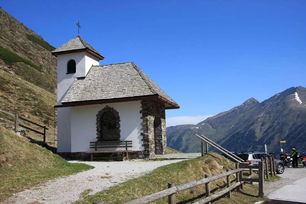 Corrugated Metal Roofing Guide: Pros & Cons